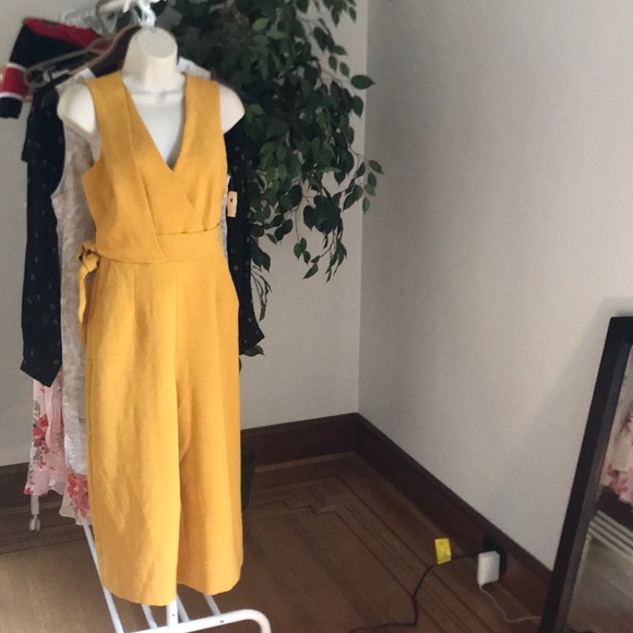 Mustard Capri pant suit with tie and duo slit back - Picture 1 of 8